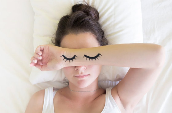 ضوء الشمس قد يساعدك! 10 نصائح لنوم مريح في ليالي الصيف الحارة صورة رقم 5 ضوء الشمس قد يساعدك! 10 نصائح لنوم مريح في ليالي الصيف الحارة صورة رقم 5