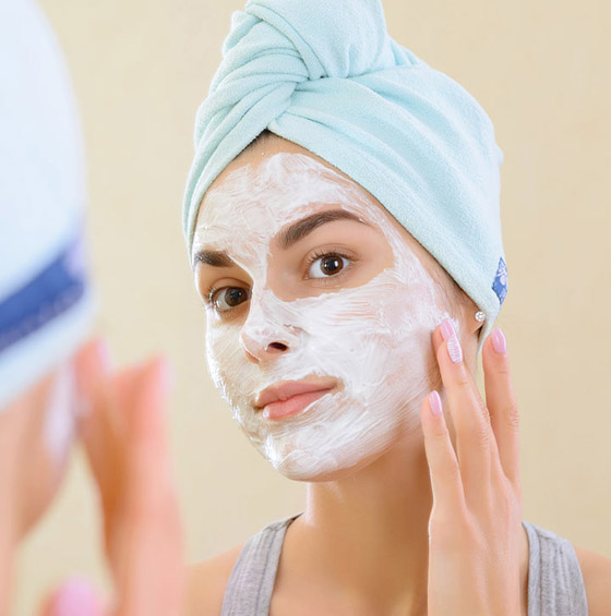 إليكم 3 خلطات صيفية بالزبادي للعناية بالبشرة والشعر صورة رقم 1 إليكم 3 خلطات صيفية بالزبادي للعناية بالبشرة والشعر صورة رقم 1