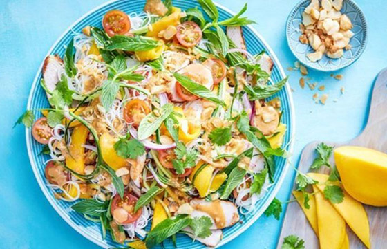 إليكم طريقة تحضير سلطة دجاج ساتيه.. عشاء صحي وشهي صورة رقم 1