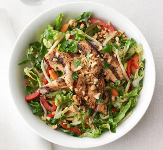 إليكم طريقة تحضير سلطة دجاج ساتيه.. عشاء صحي وشهي صورة رقم 2