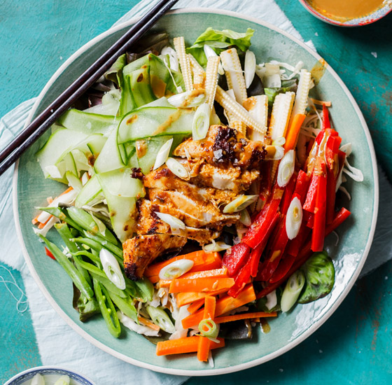 إليكم طريقة تحضير سلطة دجاج ساتيه.. عشاء صحي وشهي صورة رقم 5