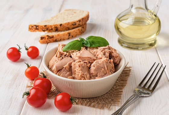 مفيدة للعظام والدماغ لكن يجب الحذر.. إليكم فوائد وأضرار التونة المعلبة صورة رقم 1 مفيدة للعظام والدماغ لكن يجب الحذر.. إليكم فوائد وأضرار التونة المعلبة صورة رقم 1