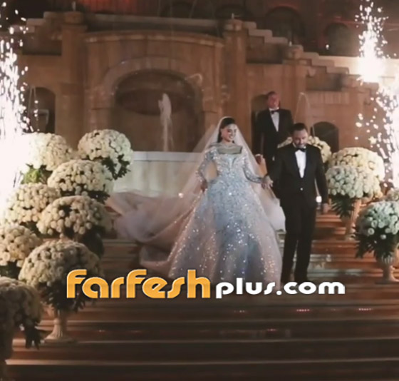 ملكة جمال لبنان بيرلا حلو تخطف الأنظار يوم عرسها.. الفستان بأكمله مطرز بالكريستال صورة رقم 5 ملكة جمال لبنان بيرلا حلو تخطف الأنظار يوم عرسها.. الفستان بأكمله مطرز بالكريستال صورة رقم 5