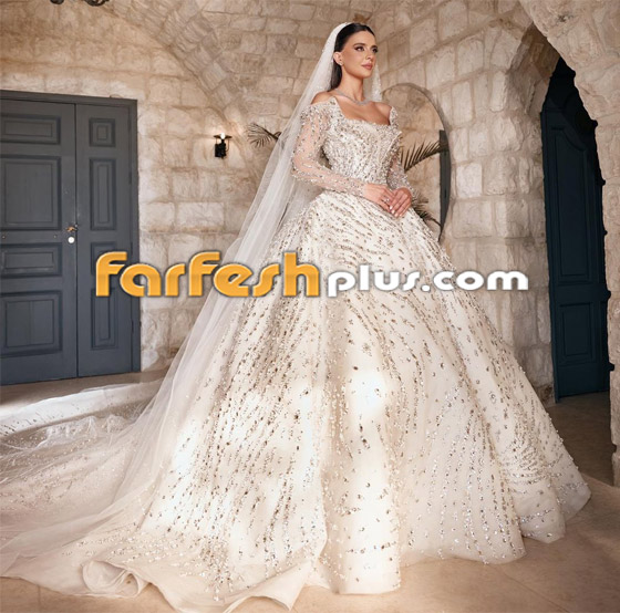 ملكة جمال لبنان بيرلا حلو تخطف الأنظار يوم عرسها.. الفستان بأكمله مطرز بالكريستال صورة رقم 2 ملكة جمال لبنان بيرلا حلو تخطف الأنظار يوم عرسها.. الفستان بأكمله مطرز بالكريستال صورة رقم 2