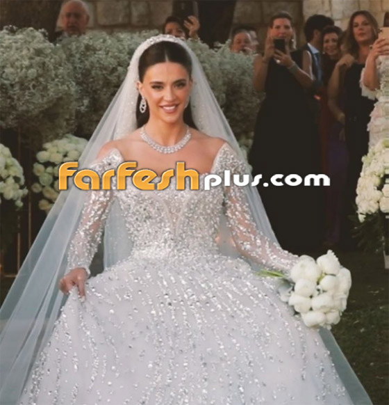 ملكة جمال لبنان بيرلا حلو تخطف الأنظار يوم عرسها.. الفستان بأكمله مطرز بالكريستال صورة رقم 8 ملكة جمال لبنان بيرلا حلو تخطف الأنظار يوم عرسها.. الفستان بأكمله مطرز بالكريستال صورة رقم 8