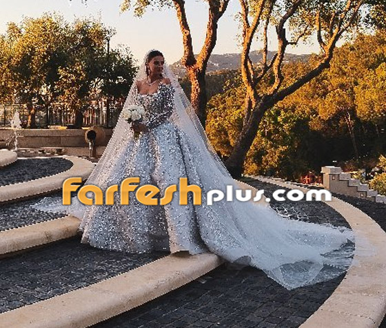 ملكة جمال لبنان بيرلا حلو تخطف الأنظار يوم عرسها.. الفستان بأكمله مطرز بالكريستال صورة رقم 10 ملكة جمال لبنان بيرلا حلو تخطف الأنظار يوم عرسها.. الفستان بأكمله مطرز بالكريستال صورة رقم 10