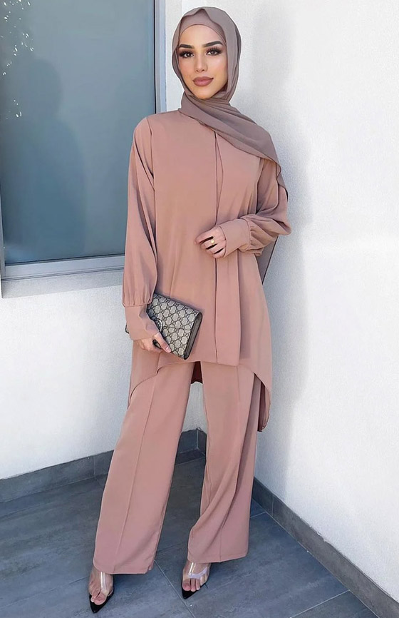 بالصور: إليكم أطقم واسعة لعيد الأضحى من الفاشينيستا المحجبات صورة رقم 4 بالصور: إليكم أطقم واسعة لعيد الأضحى من الفاشينيستا المحجبات صورة رقم 4