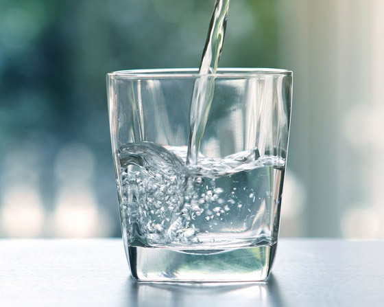 شربت غالونا من الماء كل يوم لمدة شهر.. لن تصدقوا النتيجة المذهلة! صورة رقم 1 شربت غالونا من الماء كل يوم لمدة شهر.. لن تصدقوا النتيجة المذهلة! صورة رقم 1