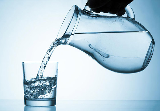 شربت غالونا من الماء كل يوم لمدة شهر.. لن تصدقوا النتيجة المذهلة! صورة رقم 2 شربت غالونا من الماء كل يوم لمدة شهر.. لن تصدقوا النتيجة المذهلة! صورة رقم 2