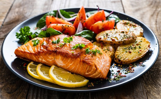 إليكم وصفة السلمون بالفرن مع الخضار للرجيم صورة رقم 1 إليكم وصفة السلمون بالفرن مع الخضار للرجيم صورة رقم 1