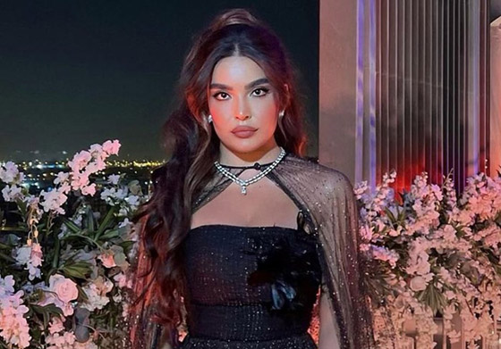 لإطلالة مُذهلة.. تسريحات مميزة لأخت العروس صورة رقم 1