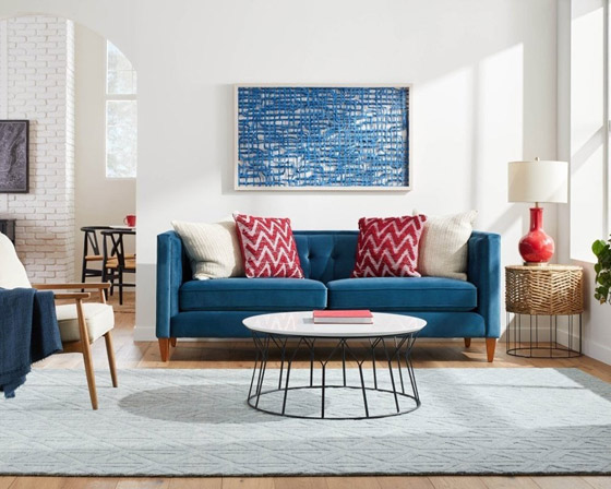 الوسادة الملوّنة.. أسهل طريقة لتغيير ديكور منزلكِ صيفاً صورة رقم 1