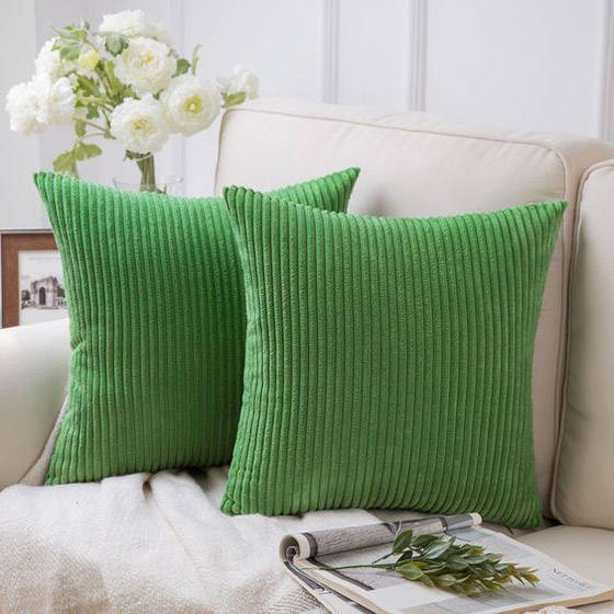 الوسادة الملوّنة.. أسهل طريقة لتغيير ديكور منزلكِ صيفاً صورة رقم 6