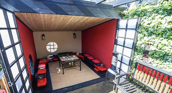 يقضي 13 عامًا في إنشاء حديقة يابانية رائعة في فناء منزله صورة رقم 2