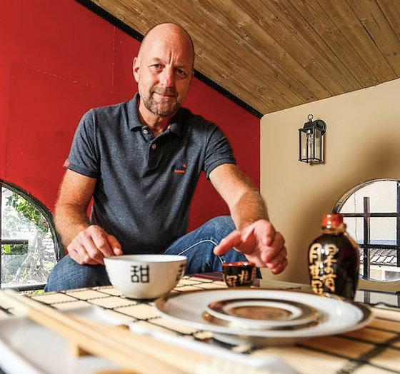 يقضي 13 عامًا في إنشاء حديقة يابانية رائعة في فناء منزله صورة رقم 5