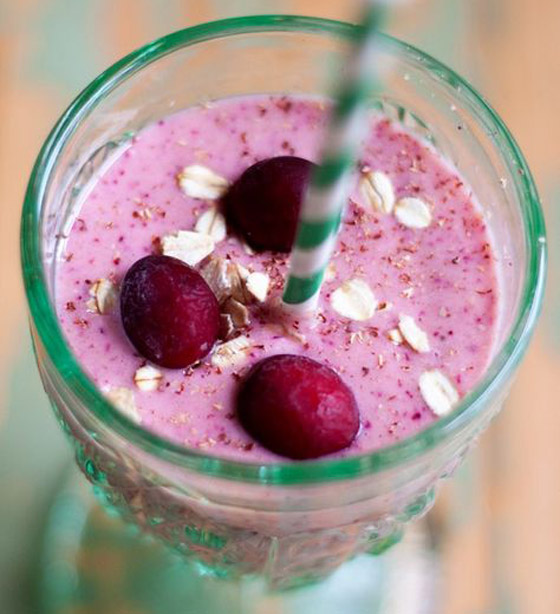 إليكم طريقة تحضير سموذي التوت البري بالشوفان اللذيذ للرجيم صورة رقم 3 إليكم طريقة تحضير سموذي التوت البري بالشوفان اللذيذ للرجيم صورة رقم 3