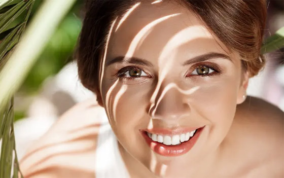 احذروا جيدا.. 7 مكونات تجميلية تصبح خطرة عند التعرض للشمس! صورة رقم 1 احذروا جيدا.. 7 مكونات تجميلية تصبح خطرة عند التعرض للشمس! صورة رقم 1