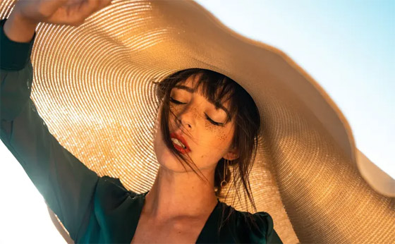 احذروا جيدا.. 7 مكونات تجميلية تصبح خطرة عند التعرض للشمس! صورة رقم 2 احذروا جيدا.. 7 مكونات تجميلية تصبح خطرة عند التعرض للشمس! صورة رقم 2