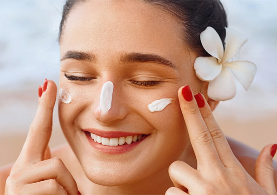 احذروا جيدا.. 7 مكونات تجميلية تصبح خطرة عند التعرض للشمس! صورة رقم 4 احذروا جيدا.. 7 مكونات تجميلية تصبح خطرة عند التعرض للشمس! صورة رقم 4