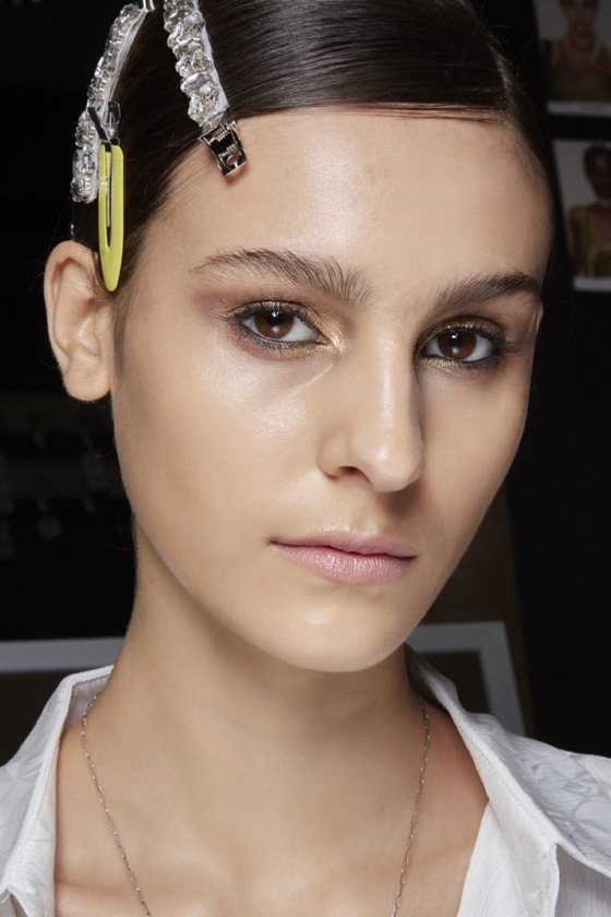 صيحة الحواجب المبعثرة في صيف 2022 صورة رقم 4