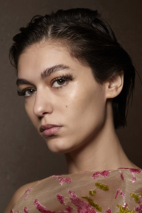 صيحة الحواجب المبعثرة في صيف 2022 صورة رقم 10