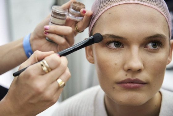 صيحة الحواجب المبعثرة في صيف 2022 صورة رقم 11