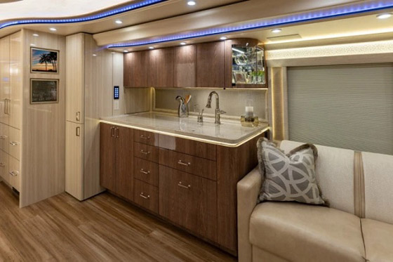 نظرة داخل منزل جوستين بيبر المتنقل بتكلفة 2.5 مليون دولار صورة رقم 6