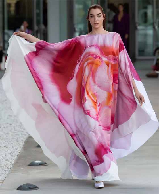 بالصور: هكذا يمكنك تنسيق الوردي مع الألوان الأخرى في أزيائك الصيفية صورة رقم 8 بالصور: هكذا يمكنك تنسيق الوردي مع الألوان الأخرى في أزيائك الصيفية صورة رقم 8