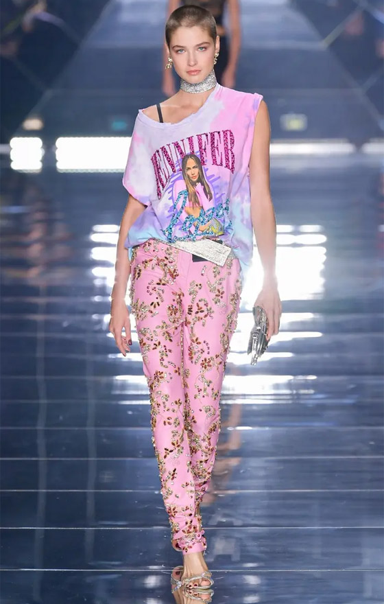 بالصور: هكذا يمكنك تنسيق الوردي مع الألوان الأخرى في أزيائك الصيفية صورة رقم 6 بالصور: هكذا يمكنك تنسيق الوردي مع الألوان الأخرى في أزيائك الصيفية صورة رقم 6