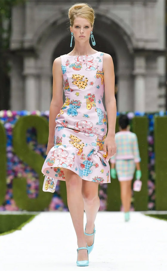 بالصور: هكذا يمكنك تنسيق الوردي مع الألوان الأخرى في أزيائك الصيفية صورة رقم 4 بالصور: هكذا يمكنك تنسيق الوردي مع الألوان الأخرى في أزيائك الصيفية صورة رقم 4