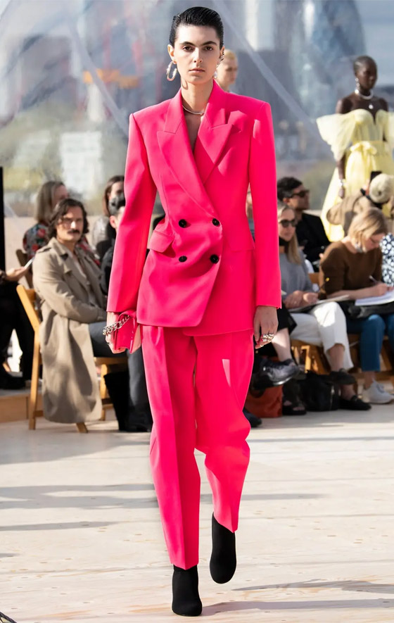 بالصور: هكذا يمكنك تنسيق الوردي مع الألوان الأخرى في أزيائك الصيفية صورة رقم 1 بالصور: هكذا يمكنك تنسيق الوردي مع الألوان الأخرى في أزيائك الصيفية صورة رقم 1