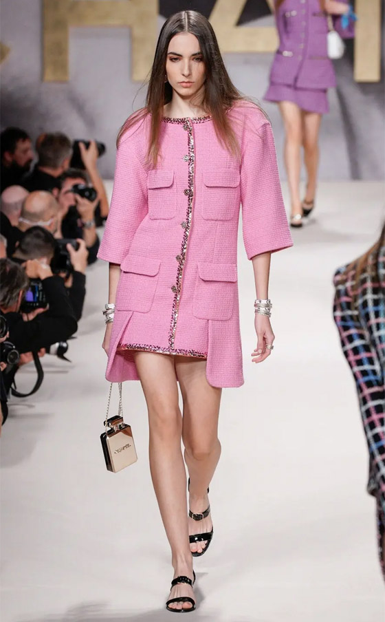 بالصور: هكذا يمكنك تنسيق الوردي مع الألوان الأخرى في أزيائك الصيفية صورة رقم 11 بالصور: هكذا يمكنك تنسيق الوردي مع الألوان الأخرى في أزيائك الصيفية صورة رقم 11