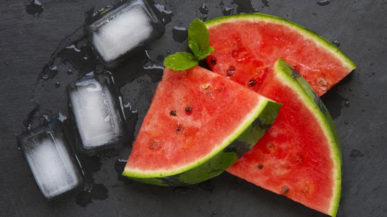 للتغلب على الحر.. قائمة غذائية تمد الجسم بالرطوبة صورة رقم 1