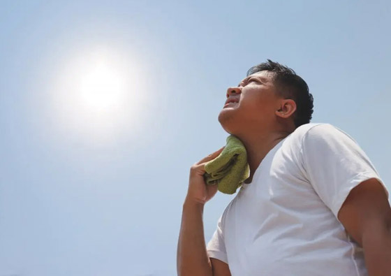 كيفية علاج ضربة الشمس في المنزل.. وما هي الأعراض؟ صورة رقم 2 كيفية علاج ضربة الشمس في المنزل.. وما هي الأعراض؟ صورة رقم 2