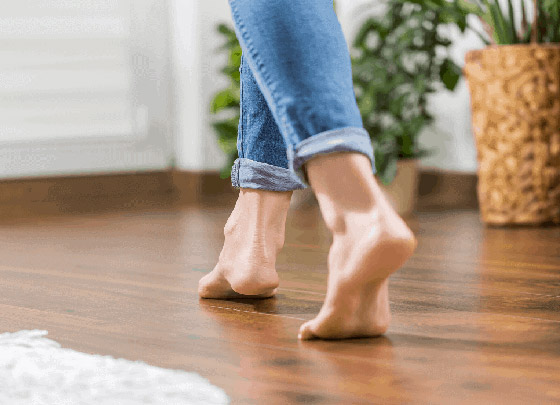 نصيحة هامة.. لا تمشي حافي القدمين داخل المنزل أبدا! صورة رقم 1 نصيحة هامة.. لا تمشي حافي القدمين داخل المنزل أبدا! صورة رقم 1