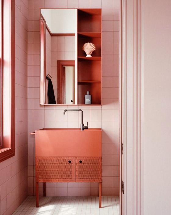 5 حيل تجعل الحمام الصغير يبدو أكبر.. بواسطة الألوان صورة رقم 1 5 حيل تجعل الحمام الصغير يبدو أكبر.. بواسطة الألوان صورة رقم 1