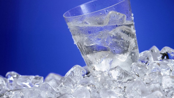 مخاطر كبرى للماء المثلج في الأيام الحارة.. تعرفوا إليها صورة رقم 1