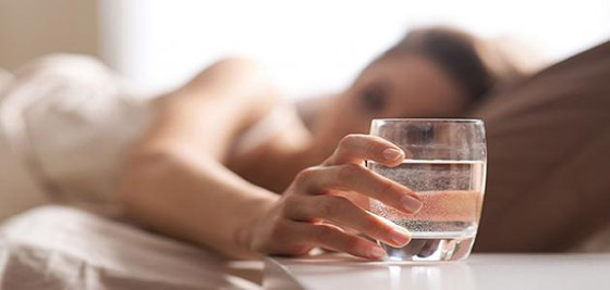 لهذا السبب... تجنبوا شرب الماء قبيل النوم صورة رقم 2