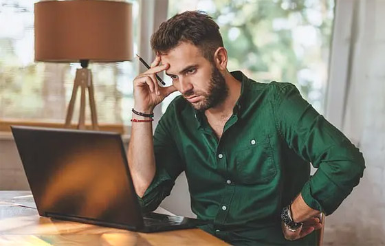 رغم جلوسنا على المكتب.. لماذا نُصاب بالإرهاق الجسدي بعد يوم العمل الطويل؟ صورة رقم 1 رغم جلوسنا على المكتب.. لماذا نُصاب بالإرهاق الجسدي بعد يوم العمل الطويل؟ صورة رقم 1