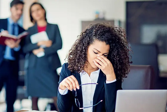 رغم جلوسنا على المكتب.. لماذا نُصاب بالإرهاق الجسدي بعد يوم العمل الطويل؟ صورة رقم 4 رغم جلوسنا على المكتب.. لماذا نُصاب بالإرهاق الجسدي بعد يوم العمل الطويل؟ صورة رقم 4