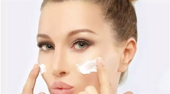 ما هو السن المناسب للبدء بوضع الكريمات المضادة للشيخوخة؟ صورة رقم 1