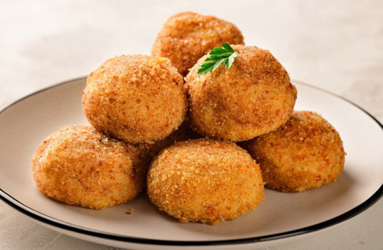 إليكم طريقة تحضير كرات البطاطس المشوية بالطعم اللذيذ والخفيف صورة رقم 1 إليكم طريقة تحضير كرات البطاطس المشوية بالطعم اللذيذ والخفيف صورة رقم 1