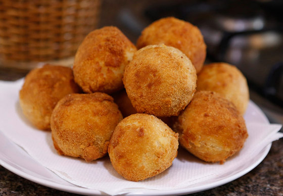 إليكم طريقة تحضير كرات البطاطس المشوية بالطعم اللذيذ والخفيف صورة رقم 4 إليكم طريقة تحضير كرات البطاطس المشوية بالطعم اللذيذ والخفيف صورة رقم 4