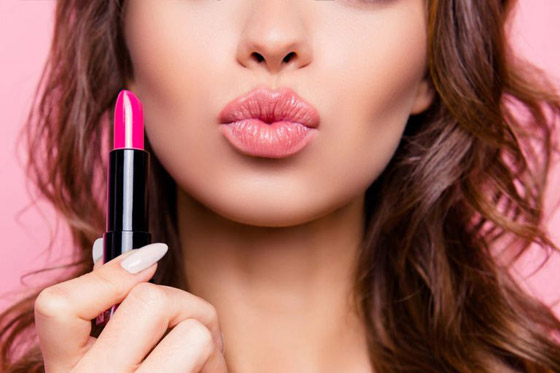 شفاه مفعمة بالأنوثة.. نصائح ذهبية لإطلالة مثيرة صورة رقم 2