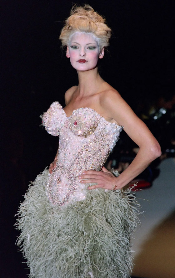 هكذا ظهرت عارضة أزياء شهيرة بـ هكذا ظهرت عارضة أزياء شهيرة بـ