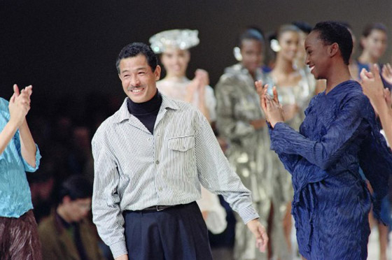 وفاة صاحب فكرة صنع الملابس من قطعة قماش واحدة صورة رقم 4