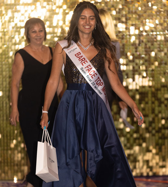 صور: أول متسابقة بالتاريخ تُشارك بلا مكياج في مسابقة ملكة جمال إنجلترا صورة رقم 2 صور: أول متسابقة بالتاريخ تُشارك بلا مكياج في مسابقة ملكة جمال إنجلترا صورة رقم 2