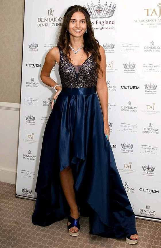 صور: أول متسابقة بالتاريخ تُشارك بلا مكياج في مسابقة ملكة جمال إنجلترا صورة رقم 6 صور: أول متسابقة بالتاريخ تُشارك بلا مكياج في مسابقة ملكة جمال إنجلترا صورة رقم 6