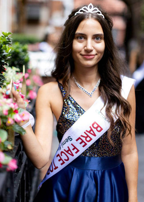 صور: أول متسابقة بالتاريخ تُشارك بلا مكياج في مسابقة ملكة جمال إنجلترا صورة رقم 7 صور: أول متسابقة بالتاريخ تُشارك بلا مكياج في مسابقة ملكة جمال إنجلترا صورة رقم 7