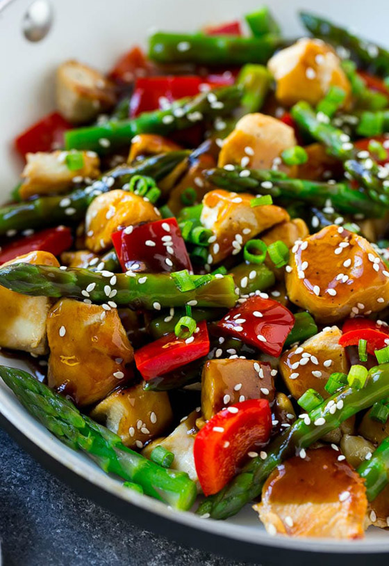 إليكم طريقة تحضير وصفة الدجاج الصيني بالخضار والسمسم الشهية صورة رقم 4 إليكم طريقة تحضير وصفة الدجاج الصيني بالخضار والسمسم الشهية صورة رقم 4